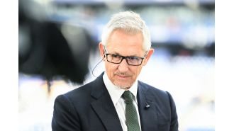 Gary Lineker calls for coaching for an Arsenal player who is struggling and causing frustration.