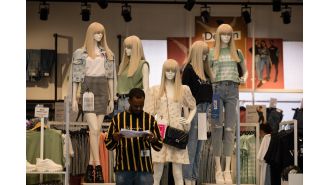 Favorite fashion store with 364 locations in danger of shutting down some stores.