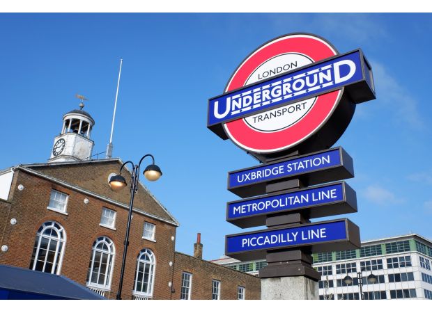 London Underground Metropolitan Line facing major delays due to signal failure.