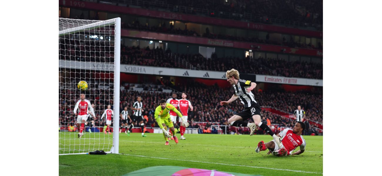 Dixon criticizes Arsenal player following Gordon's second goal, extending Newcastle's lead.