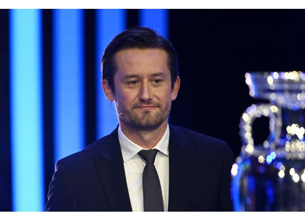 Possible paraphrase: Ex-Arsenal player top pick for new sporting director, replacing Edu.