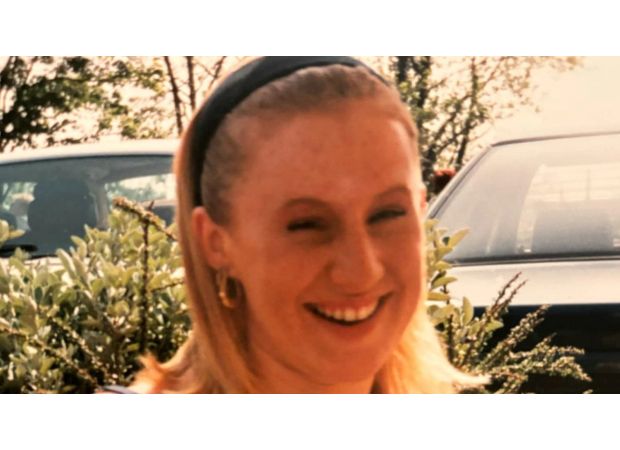 Woman found dead in restaurant bathroom after three days without being discovered.