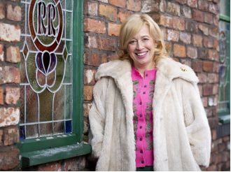 Popular Coronation Street actor makes comeback after nearly a decade to take part in Eileen Grimshaw's departure.
