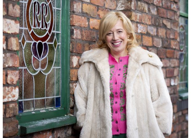 Popular Coronation Street actor makes comeback after nearly a decade to take part in Eileen Grimshaw's departure.