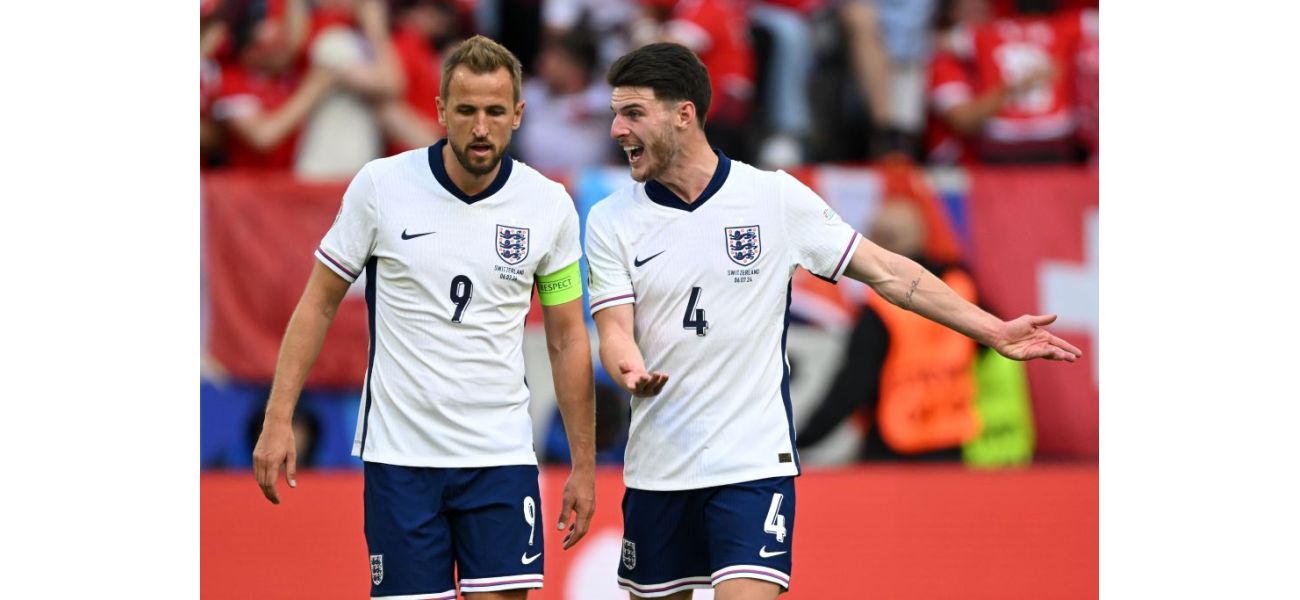 Ex-Man Utd player Teddy Sheringham criticizes the team for not signing two talented players.