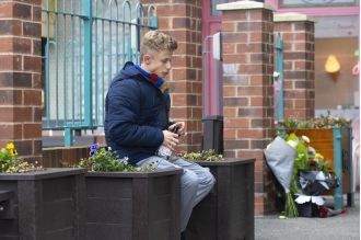 Liam McCheyne, star of Coronation Street, raised awareness about knife crime by asking his mom an important question.