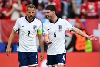 Ex-Man Utd player Teddy Sheringham criticizes the team for not signing two talented players.