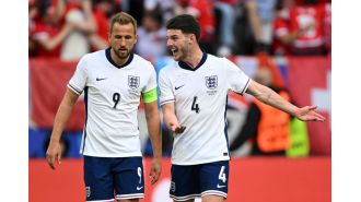 Ex-Man Utd player Teddy Sheringham criticizes the team for not signing two talented players.