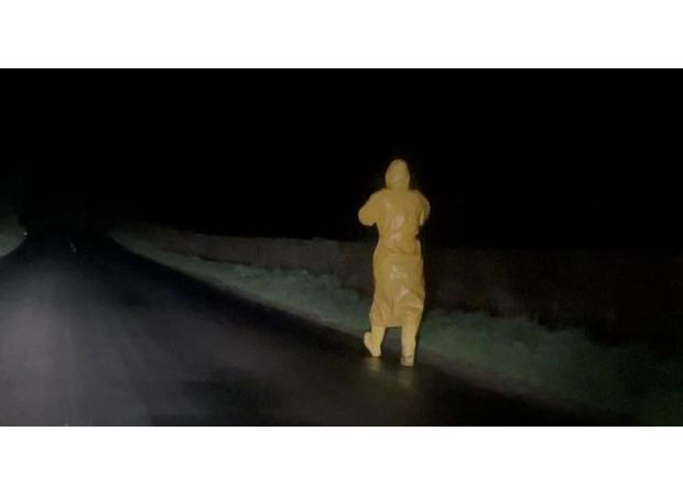 A man was mocked for alerting authorities about a stranger wearing yellow clothing.