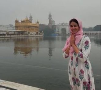Ananya Panday visits Golden Temple with family to seek blessings.