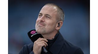 Joe Cole advises highly-valued Premier League player to reject Arsenal move and join West Ham instead.