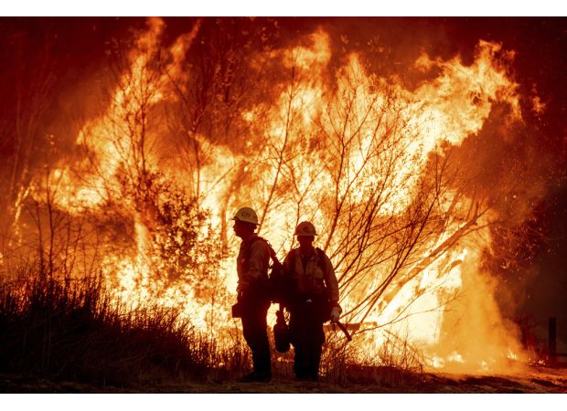 LA fires continue to rage, sparking fears of another catastrophic day.
