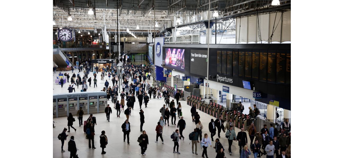 Waterloo train platforms cleared due to alarm caused by fan heater.