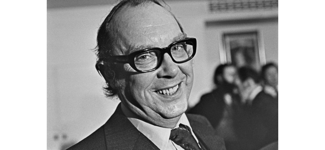 Famous glasses of Eric Morecambe sold for high five-figure amount in 'extraordinary' auction.