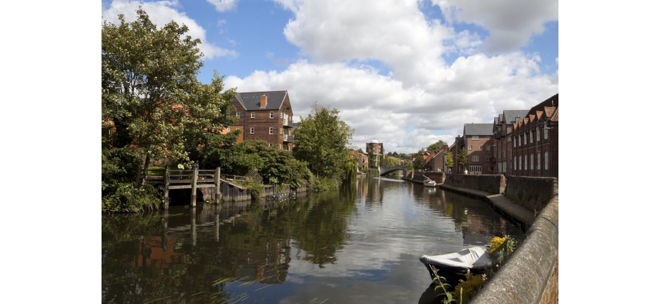 A man in his 40s dies after being rescued from river in unclear conditions.