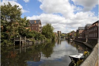 A man in his 40s dies after being rescued from river in unclear conditions.