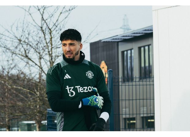 Get the latest updates on the confirmed team news, predicted lineup, and injuries for the Arsenal vs Man United match.