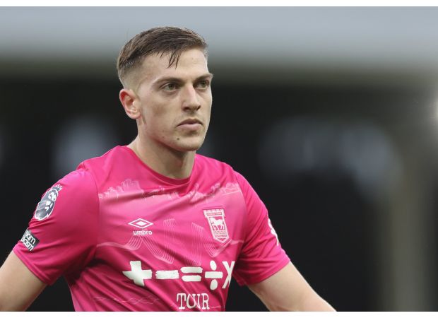 Lineker supports Arsenal buying £20m 'untested' forward following FA Cup loss to Man United.