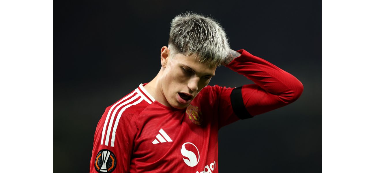 Man Utd reacts as Napoli begins negotiations for Alejandro Garnacho transfer.