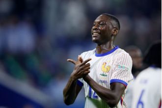 Randal Kolo Muani decides against transfer to Manchester United and Spurs, as PSG reaches agreement.