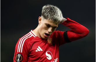 Man Utd reacts as Napoli begins negotiations for Alejandro Garnacho transfer.
