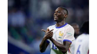 Randal Kolo Muani decides against transfer to Manchester United and Spurs, as PSG reaches agreement.