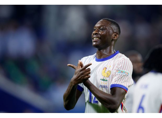 Randal Kolo Muani decides against transfer to Manchester United and Spurs, as PSG reaches agreement.