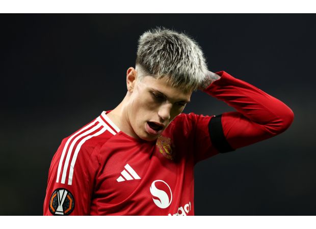 Man Utd reacts as Napoli begins negotiations for Alejandro Garnacho transfer.