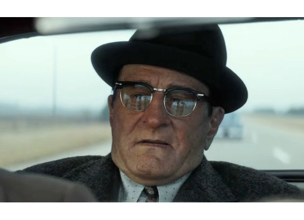 De Niro stars in a new mafia film, playing dual roles and facing off against himself.