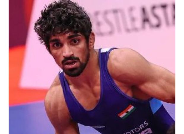 Wrestler Aman plans to report defective Olympic medal to IOC.