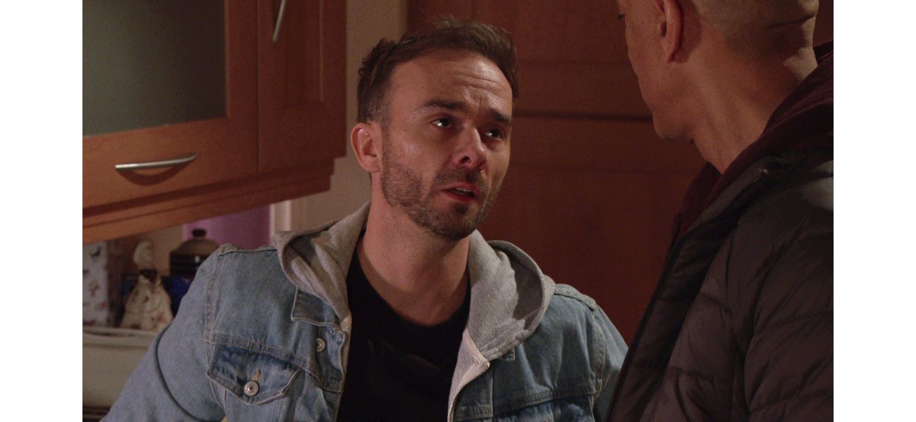 David receives shocking news about the abduction of Shona in a new Coronation Street preview.<|endoftext|>Flashcard Subject: 5.1 - 5.3 Vocab

Q: cell cycle
A: series of events that cells go through as they grow and divide

Q: Interphase
A: period of the c