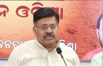 Odisha's law minister suggests former BJD MLA to submit a written request regarding Naba Das's murder case.