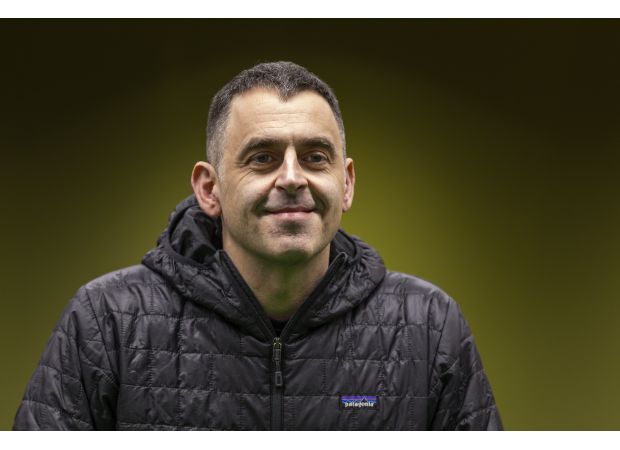 Snooker star Ronnie O'Sullivan shares his top pick for the Masters tournament and expresses doubts about Mark Selby's confidence.