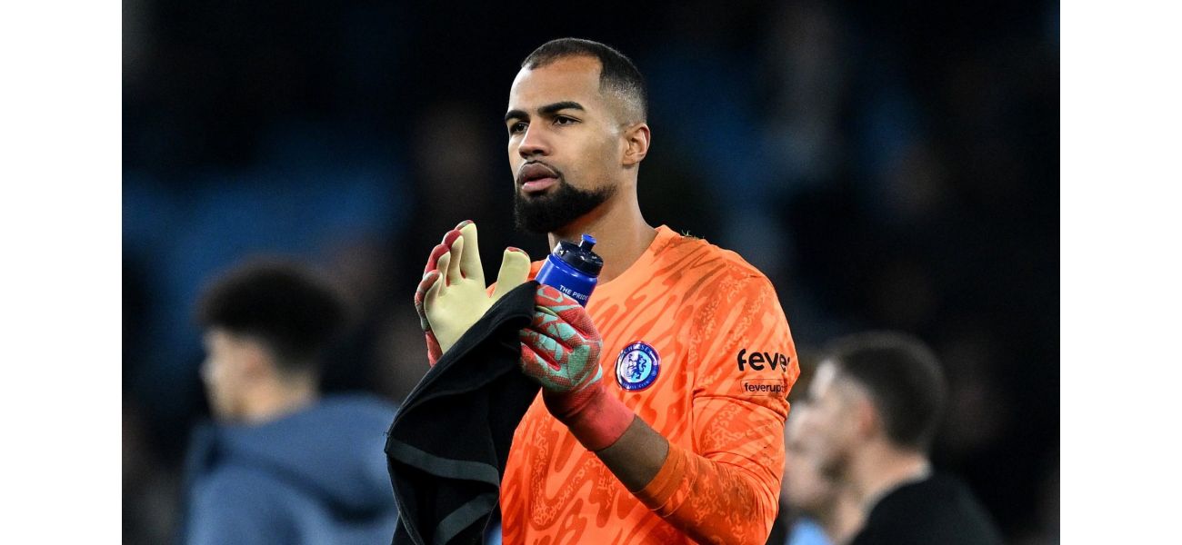 Chelsea fans want Robert Sanchez out after Man City loss, Enzo Maresca responds.