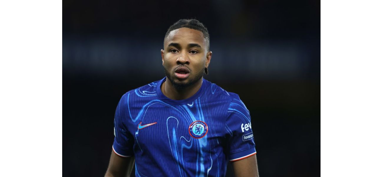 Nkunku chooses not to join Man United, while Chelsea weighs trade offer.