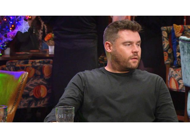 Aaron disposes of Anthony's body in Emmerdale, assisted by an unknown accomplice.