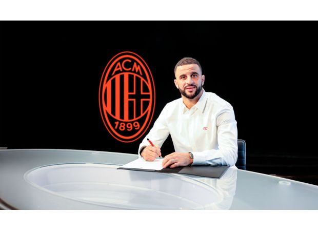 Footballer Kyle Walker honors Manchester United icon by wearing #18 jersey for AC Milan.