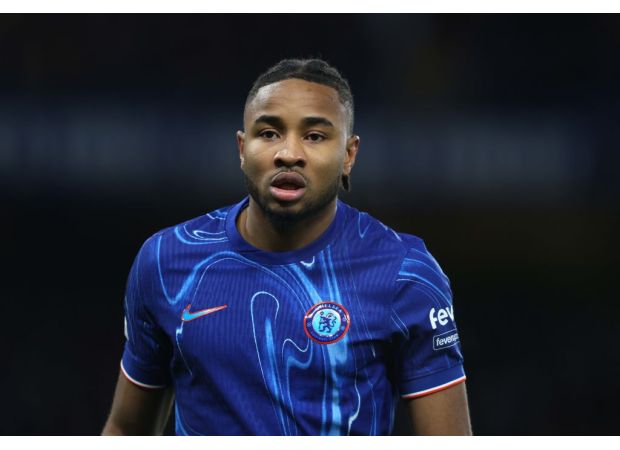 Nkunku chooses not to join Man United, while Chelsea weighs trade offer.