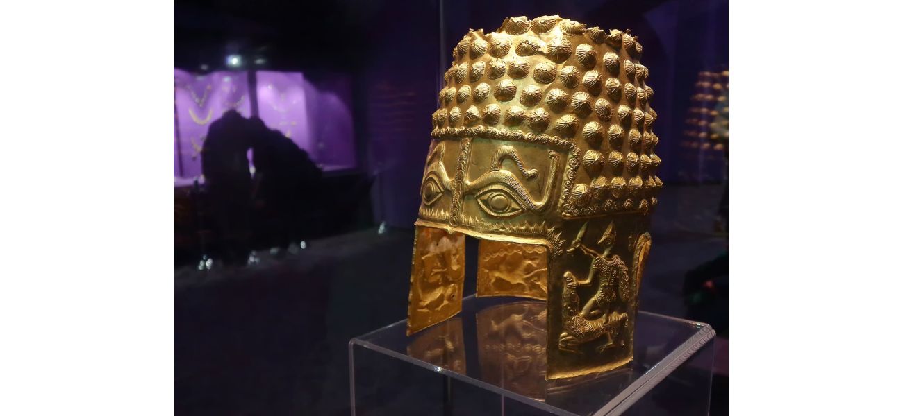 Museum blast during theft of ancient gold helmet.