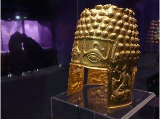 Museum blast during theft of ancient gold helmet.