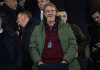 Man Utd fans confront Sir Jim Ratcliffe after Fulham victory, telling him to 