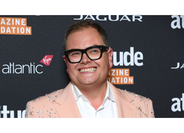 Comedian Alan Carr worried about eyesight during scary procedure.