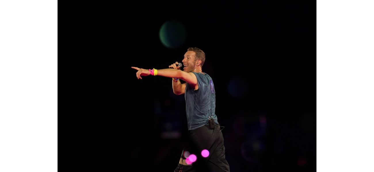 At Coldplay show in Mumbai, Chris Martin expresses gratitude to India for forgiving Britain's colonialism.