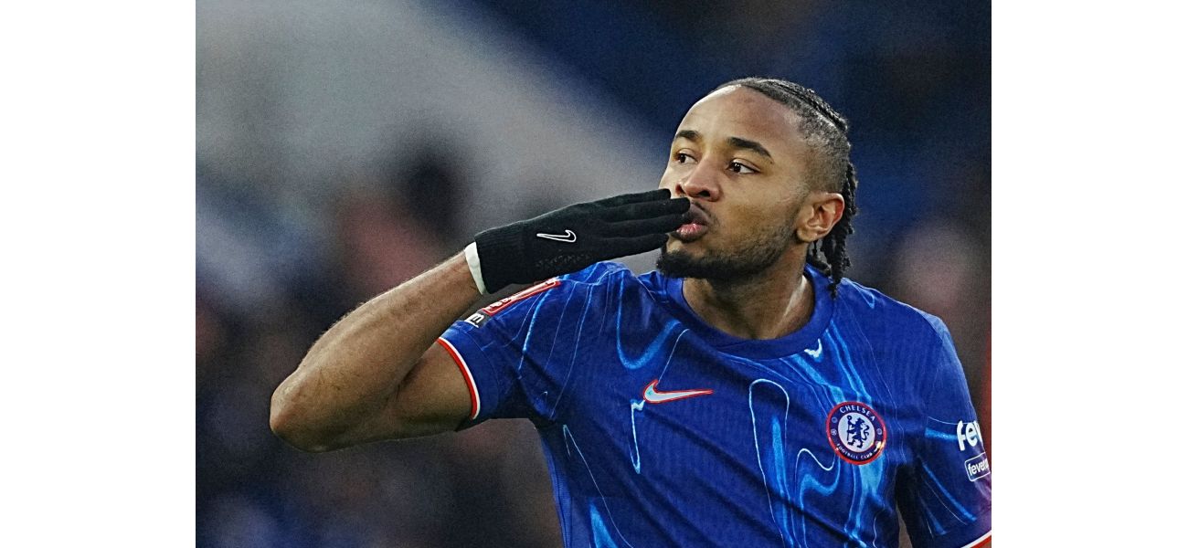 Nkunku tells Chelsea he wants to join Manchester United instead, signaling a potential transfer.