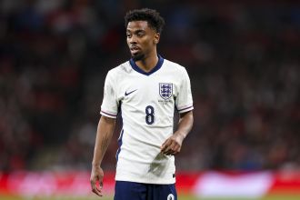 Angel Gomes addresses rumors about his possible transfer to Manchester United.