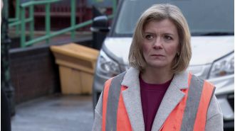 Leanne is facing new troubles while living alone in Coronation Street.