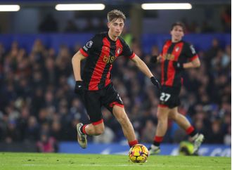 Soccer legend Lineker suggests top Bournemouth player should move to bigger clubs like Chelsea and Arsenal.