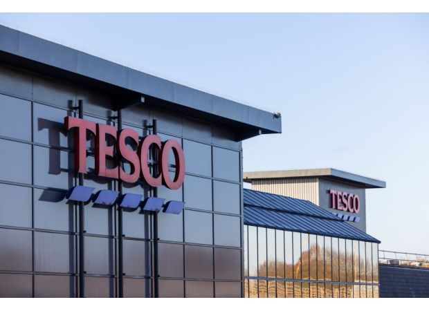 Tesco is implementing a significant modification to its online grocery shopping system in 400 stores.