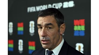 Pires says Arsenal needs to sign a specific striker before the transfer window closes.