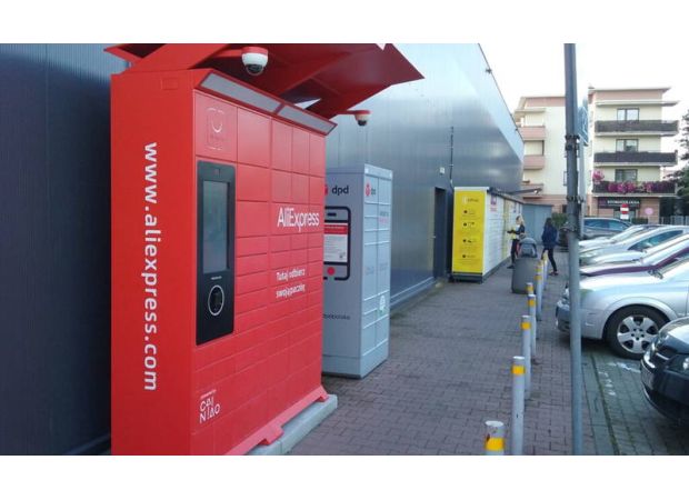 A man in Chicago ordered a drill from AliExpress, but instead of receiving the item, the company sent a photo of it.